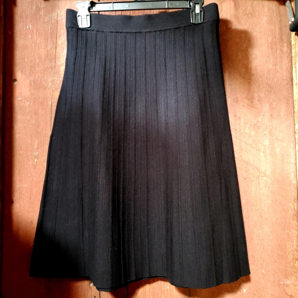 NWT black knit pleated skirt